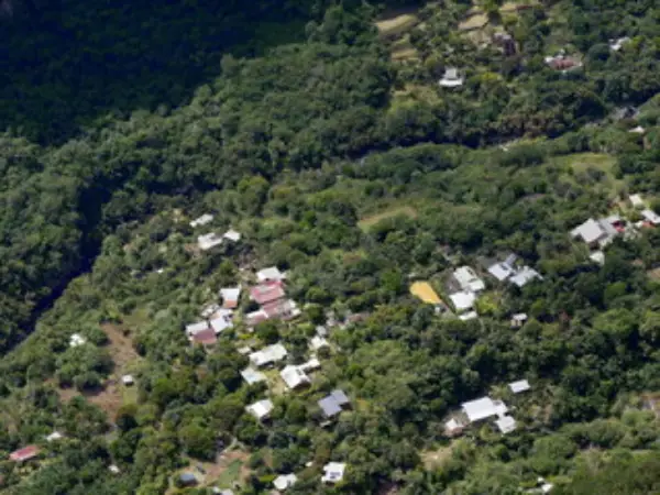 Cilaos 6, maisons dans village de cilaos vue aérienne, reunionconnect.fr