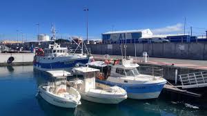 Vivre à Terre Sainte, c’est adopter un quotidien particulier, marqué par la proximité entre les gens et par la présence constante de la mer.