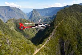 Regarder un film ou une série tournée à La Réunion, c’est un peu voyager sans bouger, mais aussi se donner envie de vivre l’aventure sur place.
