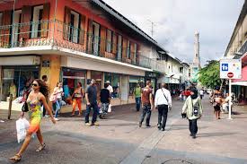 Le cinéma à La Réunion contribue aussi à valoriser le patrimoine culturel et historique de l’île.