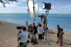 Scène de film sur une plage isolée de l’île.