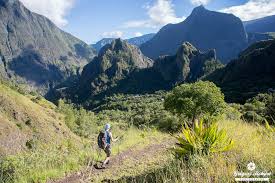 Volcans et sentiers, des traces éphémères sur la lave