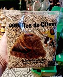 Lentilles de Cilaos présentées sur un étal de marché local, mettant en valeur un produit emblématique du terroir montagnard réunionnais.
