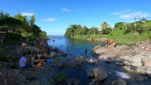 Découvrez le Bassin Bleu de Saint-Benoît à l’île de la réunion, un lieu authentique entre rivière, verdure et moments de partage créole reunionconnect.fr