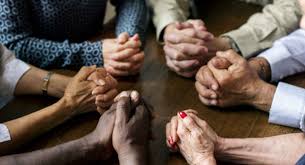Diversité spirituelle chrétienne réunionnaise illustrant la coexistence harmonieuse des différentes confessions chrétiennes sur l’île de La Réunion.