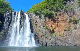 Cascade tropicale dans le cirque de Salazie.
